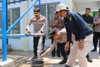 Kapolres Demak, AKBP Arrizal Samelino Gandasaputra, meresmikan bantuan Sumur bor kedua di Desa Ngaluran, Kecamatan Karanganyar, Kabupaten Demak, Jumat (2/10/2026).