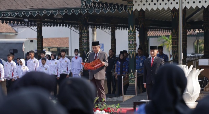 Bupati Wonosobo, Afif Nurhidayat, menjadi pembina upacara memperingati Hari Kesaktian Pancasila Tahun 2026, di Halaman Pendopo Bupati Wonosobo, Kamis (1/10/2026).