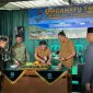Bupati Wonosobo, Afif Nurhidayat, memotong tumpeng acara tasyakuran HUT ke-81 TNI, di Makodim 0707 Wonosobo, Senin (5/10/2026).