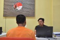 Seorang pria berinisial C (30), warga Wonosobo sedang dimintai keterangangan oleh petugas dalam kasus kepemilikan sabu.
.