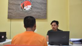 Seorang pria berinisial C (30), warga Wonosobo sedang dimintai keterangangan oleh petugas dalam kasus kepemilikan sabu.
.