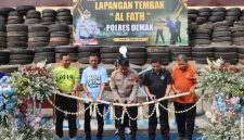 Kapolres Demak, AKBP Arrizal Samelino Gandasaputra  (tengah) meresmikan Lapangan Tembak Al Fath, Jumat (9/10/2026).