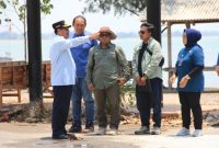 Bupati Rembang, Harno meninjau kawasan Pantai Binangun, Kecamatan Lasem, Kamis (8/10/2026).