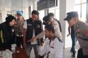 Polres Wonosobo bersama Dinas Perhubungan Kabupaten Wonosobo menggelar pemeriksaan tes urine terhadap puluhan pengemudi angkutan umum di Terminal Mendolo, Kabupaten Wonosobo, Jumat (9/10/2026).