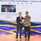 Direktur Operasi Solusi Bangun Indonesia, Edi Sarwono, menerima penghargaan ASEAN Energy Awards 2026 kategori Emerging Low Carbon Technologies, dalam malam penganugerahan di Manila, Filipina pada Rabu (7/10). 