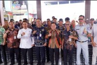 Peluncuran dan implementasi aplikasi Samsat Budiman Mobile bagi Badan Usaha Milik Desa (Bumdes) dan agen Samsat Budiman, di Balai Desa Kalijambe, Kecamatan Sragi, Kabupaten Pekalongan, Jumat (9/10/2026).