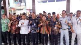 Peluncuran dan implementasi aplikasi Samsat Budiman Mobile bagi Badan Usaha Milik Desa (Bumdes) dan agen Samsat Budiman, di Balai Desa Kalijambe, Kecamatan Sragi, Kabupaten Pekalongan, Jumat (9/10/2026).