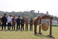 Bupati Wonosobo, Afif Nurhidayat secara resmi membuka TNI Manunggal Membangun Desa (TMMD) Sengkuyung Tahap IV Tahun 2026 di Desa Sitiharjo, Kecamatan Garung, Kabupaten Wonosobo, Selasa (13/10/2026).