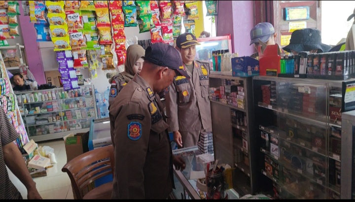 Satpol PP Kabupaten Rembang bersama Kantor Bea Cukai Kudus dan instansi terkait melaksanakan operasi rokok ilegal di Kecamatan Rembang, Kaliori, dan Sumber, Rabu (14/10/2026).