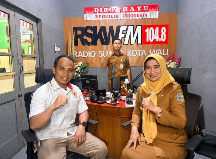 Plt. Kepala Dinas Pemuda dan Olahraga (Dinpora) Kabupaten Demak, Endah Cahya Rini, usai talkshow di RSKW FM, Senin (12/10/2026).