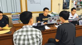 Dua orang terduga pelaku pengeroyokan remaja hingga tewas, dimintai keterangan di Mapolres Demak, Kamis (15/10/2026).