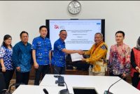Penyerahan surat izin Penggabungan PT Bank Perekonomian Rakyat Mulyo Lumintu ke dalam PT Bank Perekonomian Rakyat Danarakyat Sentosa di Kantor OJK Provinsi Jawa Tengah, Selasa (13/10/2026).