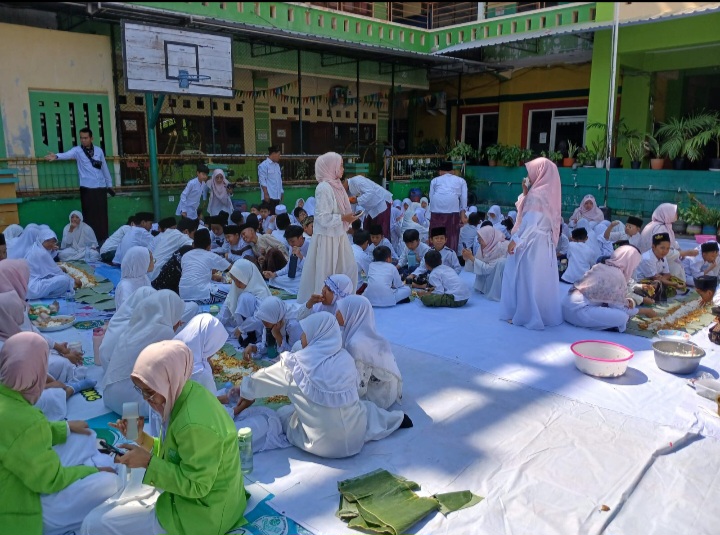 Peringatan Hari Santri Nasional (HSN) 2026 di Yayasan Pendidikan Islam (YPI) Al Khoiriyyah Semarang, Kamis (22/10/2026). 