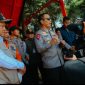 Kapolda Jawa Tengah, Inspektur Jenderal Polisi Roy Hardi Siahaan, memberikan arahan kepada tim gabungan pengendalikan kebakaran hutan dan lahan (karhutla) di kawasan lereng Gunung Sumbing yang terbakar sejak Senin (19/10/ 2026).