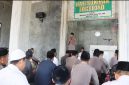 Wakapolres Demak, Kompol Yuniarto memimpin kegiatan Jumat Keliling (Jumling) di Masjid Haji Sukipan, Desa Jogoloyo, Kecamatan Wonosalam, Kabupaten Demak, Jumat (23/10/2026).