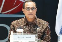 Kepala Eksekutif Pengawas Pasar Modal, Keuangan Derivatif, dan Bursa Karbon OJK, Hasan Fawzi dalam jumpa pers bersama direksi BEI di Gedung BEI Jakarta, Senin (26/10/2026).

