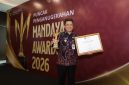 Bupati Wonosobo, Afif Nurhidayat menerima penghargaan Mandaya Awards 2026, yang diselenggarakan Kementerian Koordinator Bidang Pemberdayaan Masyarakat Republik Indonesia di Ballroom Plaza Jamsostek, Jakarta Selatan, Selasa (27/10/2026).