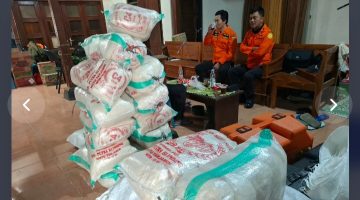Bantuan logistik untuk para relawan dan masyarakat yang terlibat dalam pemadaman karhutla Gunung Lawu.