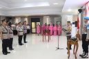 Kapolres Demak, AKBP Samel memimpin upacara serah terima jabatan (Sertijab) di Aula Wicaksana Laghawa Polres Demak, Kamis (29/10/2026).