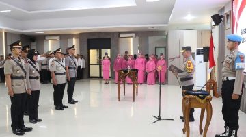 Kapolres Demak, AKBP Samel memimpin upacara serah terima jabatan (Sertijab) di Aula Wicaksana Laghawa Polres Demak, Kamis (29/10/2026).